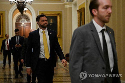 의회에서 대기하던 JD밴스 부통령[로이터=연합뉴스 자료사진. 재판매 및 DB 금지]