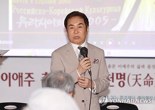 축사하는 채상묵 명인(서울=연합뉴스) 이재희 기자 = 이애주문화재단이 고 이애주 선생의 일생과 춤을 담은 사진집 '천명' 출판기념회를 연 30일 서울 중구 환경재단 레이첼카슨홀에서 채상묵 국가무형문화재 승무 보유자가 축사하고 있다. 2025.6.30 scape@yna.co.kr