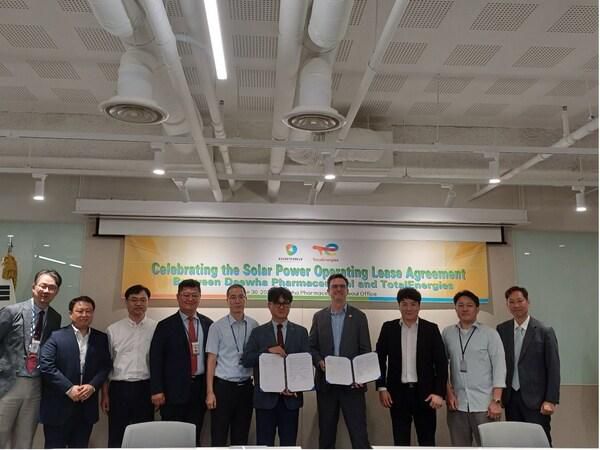 Image: signing ceremony between TotalEnergies and Daehwa Pharmaceutical