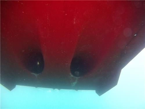 수중 드론 활용한 배 밑바닥 점검[동해운항관리센터 제공. 재판매 및 DB 금지]