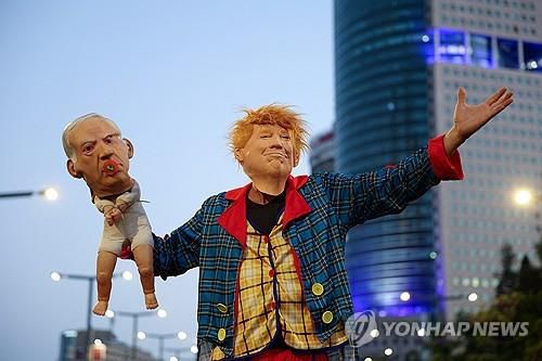 지난달 28일 텔아이브에서 열린 트럼프-네타냐후 규탄시위[로이터=연합뉴스 자료사진]