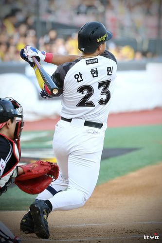 단단한 하체에서 시작되는 안현민의 장타[kt wiz 제공. 재판매 및 DB 금지]