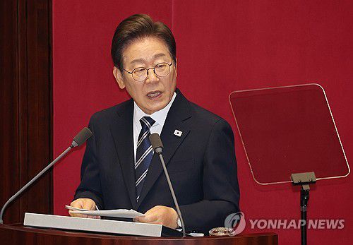 추경 시정연설 하는 이재명 대통령(서울=연합뉴스) 한상균 기자 = 이재명 대통령이 26일 국회 본회의장에서 추가경정예산 시정연설을 하고 있다. 2025.6.26 xyz@yna.co.kr