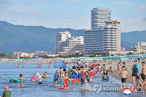 북한판 복합리조트 원산갈마관광지구 개장(평양 조선중앙통신=연합뉴스) 북한판 복합리조트인 강원도 원산갈마해안관광지구가 전날 개장했다고 2일 조선중앙통신이 보도했다. 2025.7.2      [국내에서만 사용가능. 재배포 금지. For Use Only in the Republic of Korea. No Redistribution] nkphoto@yna.co.kr