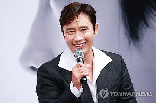 이병헌, 명품 미소(부천=연합뉴스) 진연수 기자 = 배우 이병헌이 4일 오후 경기도 부천시 현대백화점 중동점에서 열린 제29회 부천국제판타스틱영화제 배우 특별전 '더 마스터: 이병헌' 기자회견에서 인사말을 하고 있다. 2025.7.4 jin90@yna.co.kr