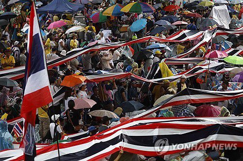 패통탄 총리 퇴진 요구 집회[EPA 연합뉴스 자료사진. 재배포 및 판매 금지]
