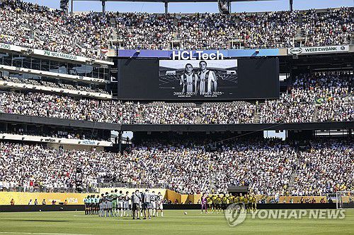 2025 FIFA 클럽월드컵 8강전에 앞서 추모의 시간을 갖는 레알 마드리드와 도르트문트 선수들[EPA=연합뉴스]