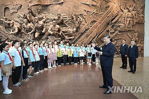 7일 중국 산시성 항일전쟁 기념관 방문한 시진핑 국가주석[신화 연합뉴스 자료사진. 재판매 및 DB 금지]