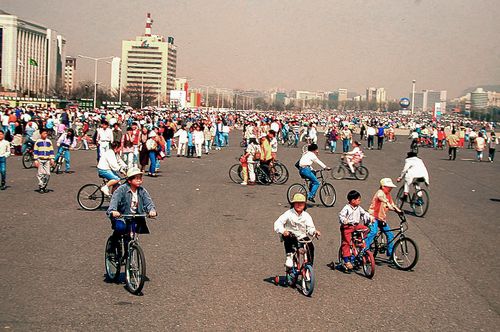 1994년 여의도광장에서 자전거 타는 시민들 [연합뉴스 자료사진]