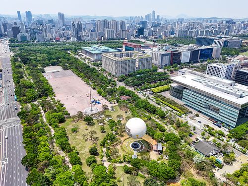 계류식 가스 기구인 '서울달'과 여의도공원 [사진/임헌정 기자]