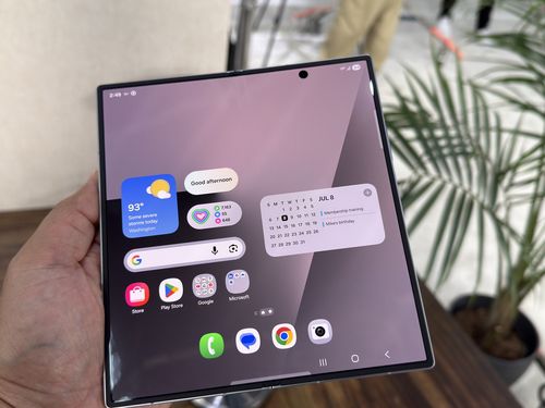 삼성 갤럭시 Z폴드7 펼친 화면(뉴욕=연합뉴스) 이지헌 특파원 = 삼성전자는 9일(현지시간) 뉴욕 브루클린 두갈 그린하우스에서 열린 신제품 공개 행사 '갤럭시 언팩 2025'에서 신형 폴더블 스마트폰 갤럭시 Z 폴드7 및 플립7를 전 세계에 소개했다. 사진은 폴드7를 펼친 모습. 2025.7.9 pan@yna.co.kr