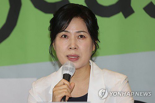 인사말하는 유은선 국립창극단 단장(서울=연합뉴스) 류효림 기자 = 유은선 국립창극단 단장이 9일 서울 중구 프레스센터에서 열린 국립극장 레퍼토리시즌 2025-2026 기자간담회에서 인사말을 하고 있다. 2025.7.9 ryousanta@yna.co.kr