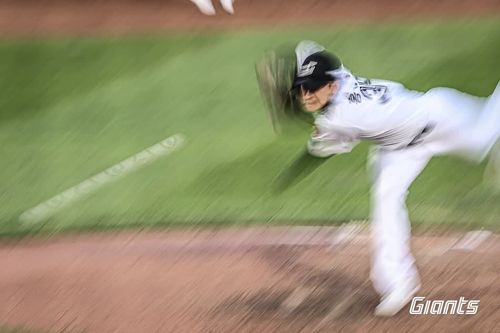 역동적인 홍민기의 투구[롯데 자이언츠 제공. 재판매 및 DB 금지]