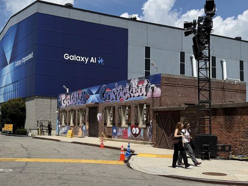 뉴욕 브루클린 갤럭시 언팩 행사장(뉴욕=연합뉴스) 이지헌 특파원 = 삼성전자는 9일(현지시간) 미국 뉴욕 브루클린 듀갈 그린하우스에서 열린 신제품 공개 행사 '갤럭시 언팩 2025'에서 신형 폴더블 스마트폰 갤럭시 Z 폴드7 및 플립7을 전 세계에 소개했다. 사진은 언팩 행사가 열린 듀갈 그린하우스.2025.7.9 pan@yna.co.kr