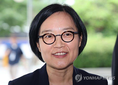 답변하는 한성숙 중기부장관 후보자 답변하는 한성숙 중기부장관 후보자      (서울=연합뉴스) 김성민 기자 = 한성숙 중소벤처기업부 장관 후보자가 26일 서울 영등포구 중소기업기술정보진흥원 수도권평가실에 마련된 인사청문회 준비 사무실로 출근하며 취재진 질문에 답하고 있다. 2025.6.26     ksm7976@yna.co.kr