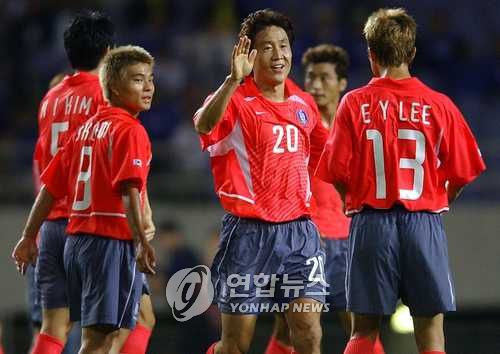 국가대표 선수 시절인 2003년 이기형의 모습(20번)2003.9.25  (인천=연합뉴스) zjin@yna.co.kr <저작권자 ⓒ 2003 연 합 뉴 스. 무단전재-재배포 금지.>