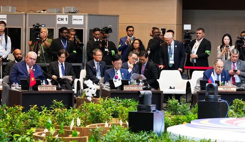 말레이시아서 열린 ARF 참석한 박윤주 외교차관(가운데)[외교부 제공. 재판매 및 DB 금지]