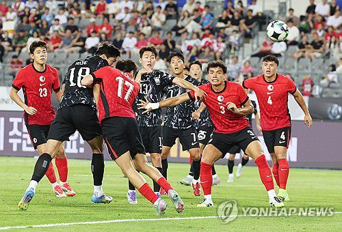 이호재 '헤딩골'(용인=연합뉴스) 홍기원 기자 = 11일 경기도 용인미르스타디움에서 열린 2025년 동아시아축구연맹(EAFF) E-1 챔피언십(동아시안컵) 남자부 2차전 한국과 홍콩의 경기. 한국 이호재가 골을 넣고 있다. 2025.7.11 xanadu@yna.co.kr