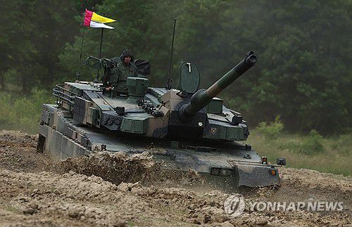 한국산 K2 전차를 몰고 있는 폴란드군 [로이터 연합뉴스. 재판매 및 DB 금지]