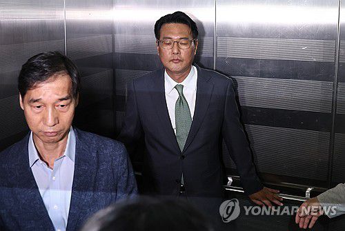 김태효 전 1차장, 순직해병 특검팀 출석(서울=연합뉴스) 윤동진 기자 = 윤석열 정부 외교라인 핵심 인사인 김태효 전 국가안보실 1차장이 11일 피의자 신분으로 조사를 받기 위해 서울 서초구 순직해병 특검팀 사무실로 향하고 있다. 2025.7.11 mon@yna.co.kr