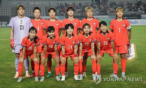 경기 시작 전 기념촬영하는 한국 선수들(화성=연합뉴스) 김성민 기자 = 13일 경기도 화성종합경기타운 주경기장에서 열린 2025년 동아시아축구연맹(EAFF) E-1 챔피언십(동아시안컵) 여자부 대한민국과 일본의 경기. 한국 선수들이 기념촬영을 하고 있다. 2025.7.13 ksm7976@yna.co.kr