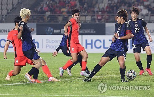 동점골 넣는 정다빈(화성=연합뉴스) 김성민 기자 = 13일 경기도 화성종합경기타운 주경기장에서 열린 2025년 동아시아축구연맹(EAFF) E-1 챔피언십(동아시안컵) 여자부 대한민국과 일본의 경기. 한국 정다빈이 골을 넣고 있다. 2025.7.13 ksm7976@yna.co.kr