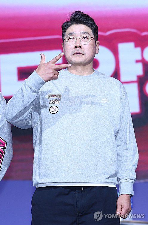 포즈 취하는 키움 홍원기 감독(서울=연합뉴스) 김인철 기자 = 키움 홍원기 감독이 20일 서울 송파구 롯데호텔월드에서 열린 2025 신한 SOL Bank KBO 프로야구 개막 미디어데이에서 포즈를 취하고 있다. 2025.3.20 yatoya@yna.co.kr