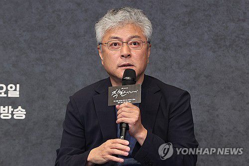 인사말하는 송해성 감독(서울=연합뉴스) 강민지 기자 = 송해성 감독이 14일 서울 구로구 더링크 호텔에서 열린 JTBC 새 금요시리즈 '착한 사나이' 제작발표회에서 인사말을 하고 있다. 2025.7.14 mjkang@yna.co.kr