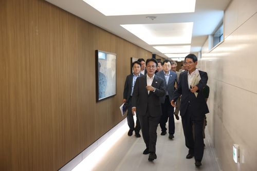 APEC 정상회의 숙소 점검하는 김민석 국무총리[총리실 제공. 재판매 및 DB 금지]