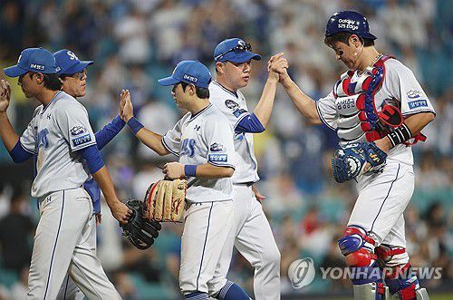 승리 후 기뻐하는 삼성 선수들. [연합뉴스 자료사진]