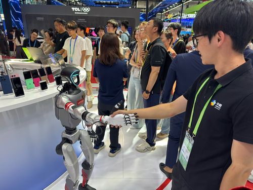 중국 IT기업 레노버의 휴머노이드 로봇(베이징=연합뉴스) 정성조 특파원 = 16일 오후 중국 베이징 국제전시컨벤션센터에서 열린 제3회 중국국제공급망촉진박람회에서 선보인 중국 IT기업 레노버의 휴머노이드 로봇. 2025.7.16 xing@yna.co.kr