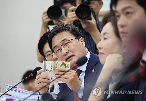 질의하는 김대식 의원(서울=연합뉴스) 박동주 기자 = 국민의힘 김대식 의원이 16일 서울 여의도 국회 교육위원회에서 열린 이진숙 사회부총리 겸 교육부 장관 후보자에 대한 인사청문회에서 질의하고 있다. 2025.7.16 pdj6635@yna.co.kr