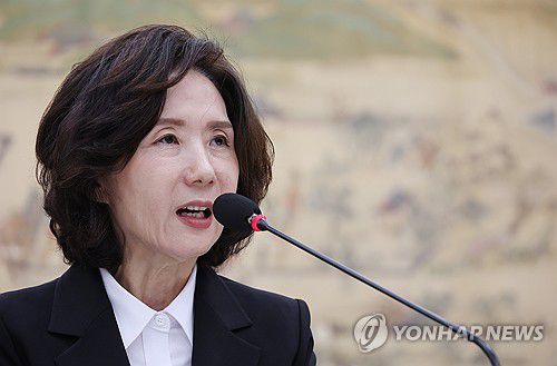 오후 질의 답변하는 이진숙 후보자(서울=연합뉴스) 박동주 기자 = 이진숙 사회부총리 겸 교육부 장관 후보자가 16일 서울 여의도 국회 교육위원회에서 열린 인사청문회에서 의원 질의에 답변하고 있다. 2025.7.16 pdj6635@yna.co.kr