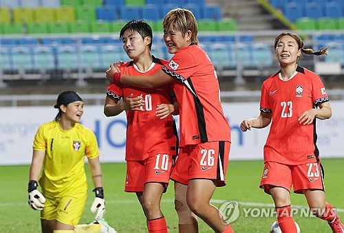 기뻐하는 지소연(수원=연합뉴스) 홍기원 기자 = 16일 수원월드컵경기장에서 열린 2025 동아시아축구연맹(EAFF) E-1 챔피언십(동아시안컵) 여자부 대한민국 대 대만 경기. 한국 지소연이 페널티킥을 성공 시킨 후 기뻐하고 있다. 2025.7.16 xanadu@yna.co.kr