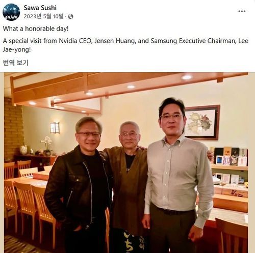 이재용 삼성전자 회장과 만난 젠슨 황 CEO(서울=연합뉴스) 이재용 삼성전자 회장이 2023년 방미 일정 중 미국에 있는 초밥집에서 젠슨 황 엔비디아 CEO와 '스시회동'을 했다. 2025.7.17 [사와스시 페이스북 캡처. 재판매 및 DB 금지]