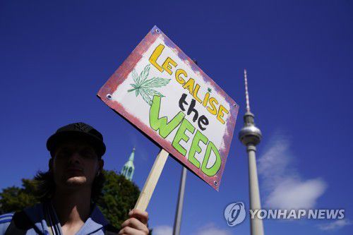 2018년 베를린에서 열린 대마 합법화 촉구시위[EPA 연합뉴스 자료사진 재판매 및 DB 금지]