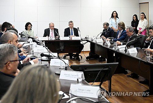 16일(현지시간) 브라질 부통령 주재 재계 초청 미국 관세 대응 회의[브라질리아 로이터=연합뉴스. 재판매 및 DB 금지]