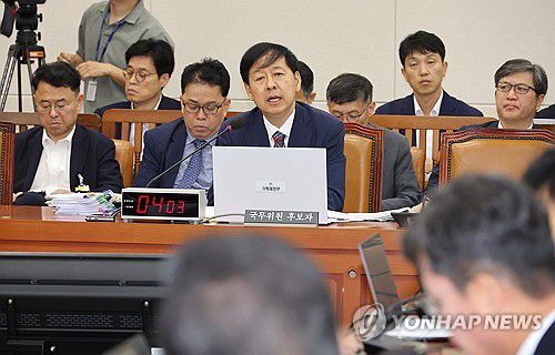 답변하는 구윤철 기재부 장관 후보자(서울=연합뉴스) 김주형 기자 = 구윤철 경제부총리 겸 기획재정부 장관 후보자가 17일 국회 기획재정위원회에서 열린 인사청문회에서 의원 질의에 답변하고 있다. 2025.7.17 kjhpress@yna.co.kr