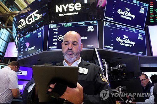 미 뉴욕증권거래소의 트레이더[로이터 연합뉴스 자료사진]