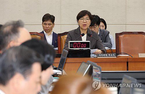 의원 질의에 답변하는 정은경 복지부 장관 후보자(서울=연합뉴스) 김주형 기자 = 정은경 보건복지부 장관 후보자가 18일 국회 보건복지위원회에서 열린 인사청문회에서 의원 질의에 답변하고 있다. 2025.7.18 kjhpress@yna.co.kr