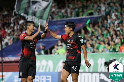 골 세리머니 하는 포항 홍윤상(오른쪽).[한국프로축구연맹 제공. 재판매 및 DB 금지]