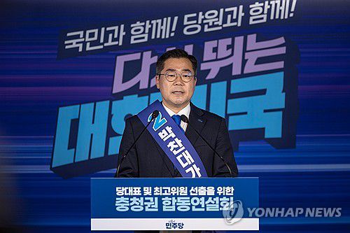 정견발표하는 박찬대 후보(서울=연합뉴스) 더불어민주당 대표 선거에 출마한 박찬대 후보가 19일 서울 여의도 당사에서 열린 합동연설회에서 정견을 발표하고 있다. 2025.7.19  [더불어민주당 제공. 재판매 및 DB 금지] photo@yna.co.kr