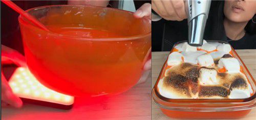 물엿에 빨간색 식용 색소를 넣고, 마시멜로 겉을 태워 '용암'을 만드는 모습[틱톡 이용자 'sophiesophss' 화면 캡처]