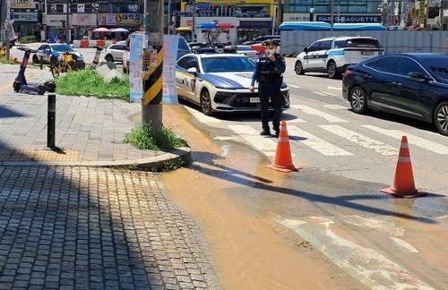 수원 원천동 도로서 지반 침하[경기소방재난본부 제공. 재판매 및 DB금지]