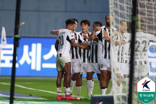 린가드의 골에 기뻐하는 서울 선수들[한국프로축구연맹 제공. 재판매 및 DB 금지]
