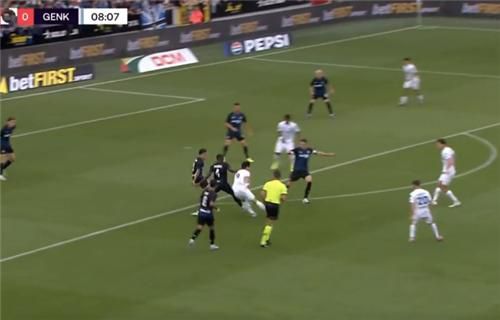 수비수 사이에서 슈팅해 선제골 뽑아내는 오현규 [DAZN 중계 화면 캡처. 재판매 및 DB 금지]