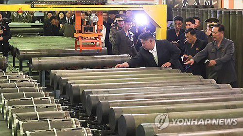 북한 김정은, 중요군수공장 시찰(서울=연합뉴스) 김정은 북한 국무위원장이 딸 주애와 함께 지난 6월 13일 중요군수공업기업소를 현지지도하고 상반기 포탄생산 실태와 능력확장 및 현대화 정형을 구체적으로 요해(파악)했다고 조선중앙TV가 보도했다. [조선중앙TV화면] 2025.6.14      [국내에서만 사용가능. 재배포 금지. For Use Only in the Republic of Korea. No Redistribution] nkphoto@yna.co.kr