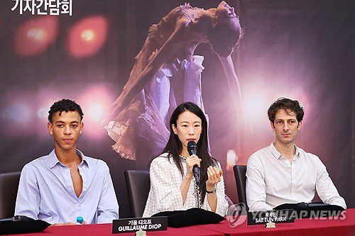 '파리 오페라 발레 에투알 갈라 2025' 기자간담회(서울=연합뉴스) 진연수 기자 = 28일 오후 서울 서초구 예술의 전당에서 열린 '파리 오페라 발레 에투알 갈라 2025' 기자간담회에서 파리오페라발레단 에투알(수석무용수) 박세은이 질문에 답하고 있다. 2025.7.28 jin90@yna.co.kr