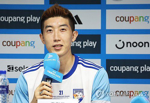 질문에 답하는 조현우(수원=연합뉴스) 홍기원 기자 = 뉴캐슬 유나이티드와 2025 쿠팡플레이 시리즈 1경기를 앞둔 팀K리그 조현우가 29일 경기도 수원월드컵경기장에서 열린 기자회견에서 취재진 질문에 답하고 있다. 2025.7.29 xanadu@yna.co.kr