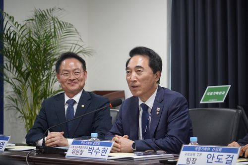 발언하는 박수현 위원장[허영의원실 제공.재판매 및 DB 금지]